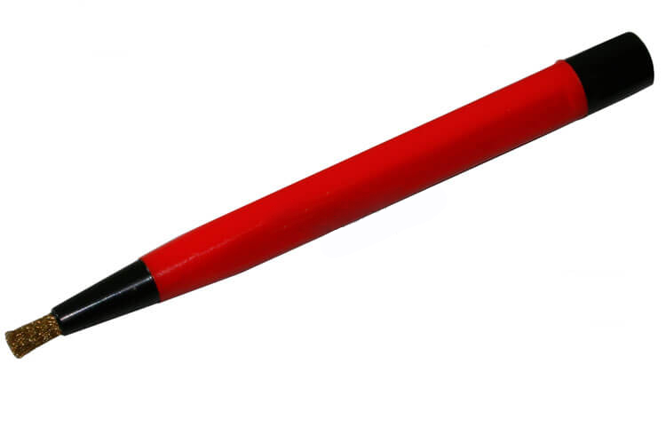 Kratzbürste mit Messingeinsatz