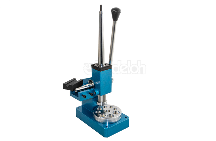 Ringänderungsmaschine mit Biegevorrichtung